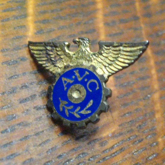 USA Military Antique A.V.C. Sterling Eagle Lapel Pin Badge - Picture 2 of 4